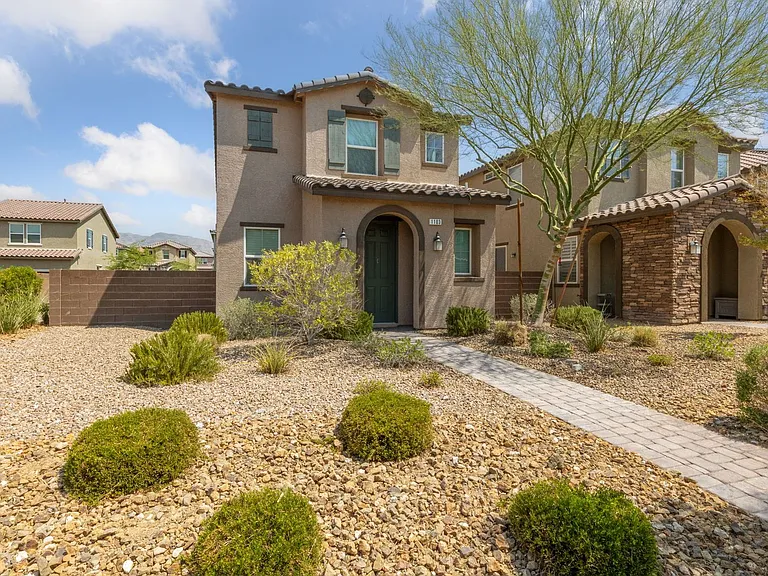 1103 Desert Dome Ave — Photo 3