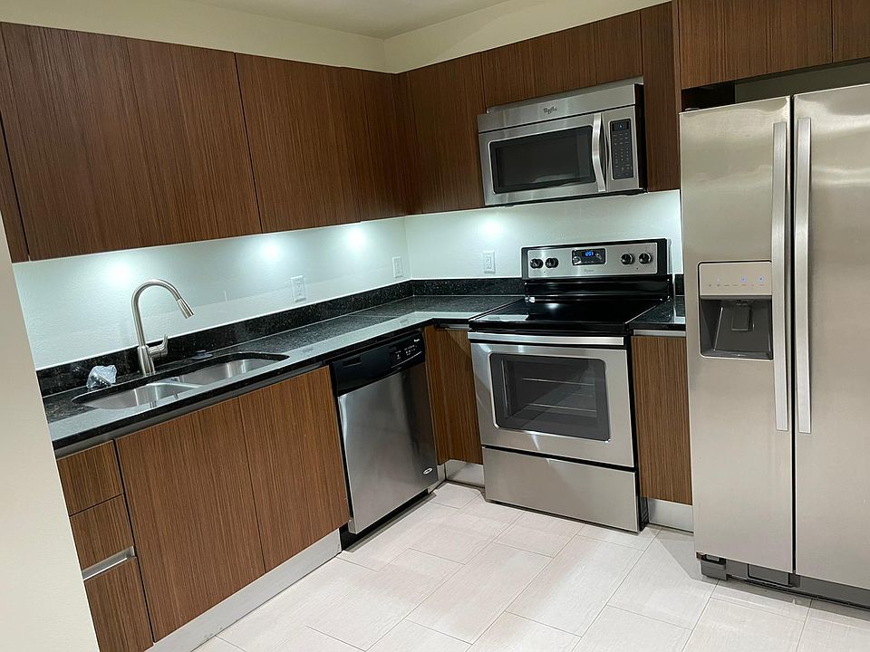 1st image of 10070 NW 99th Ave #102