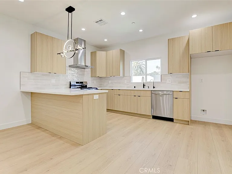2242 N Keystone St — Photo 7