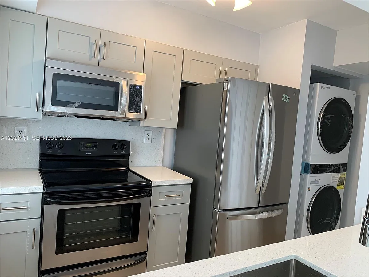 Building Photo - 143 Riviera Cir #143