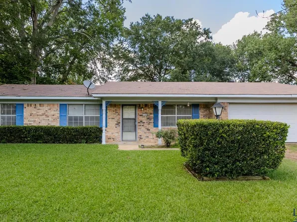 2204 E Harold St, Gladewater, TX 75647
