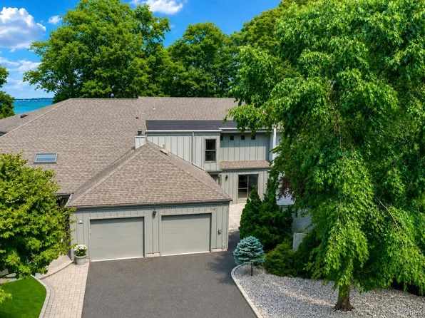51 Rockledge Path, Port Jefferson, NY 11777
