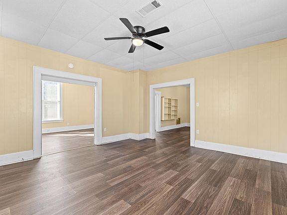 5th image of 303 Ash St