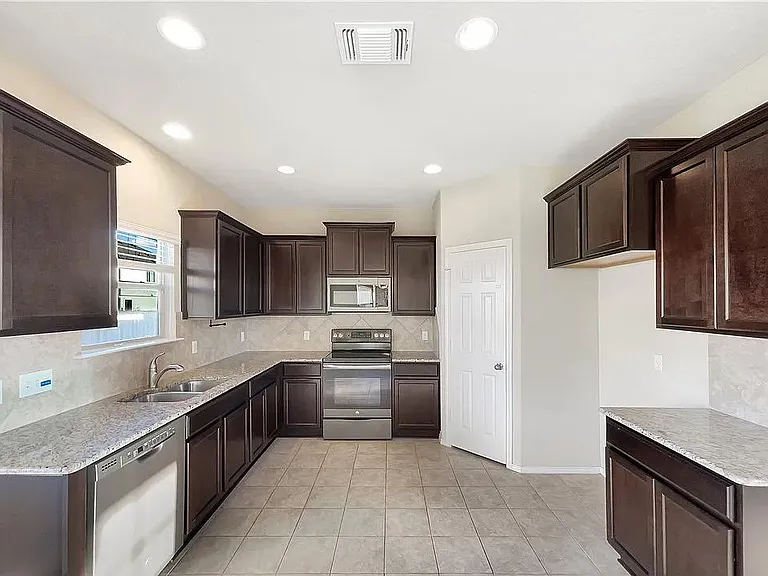 6324 Ambrose Cir — Photo 7