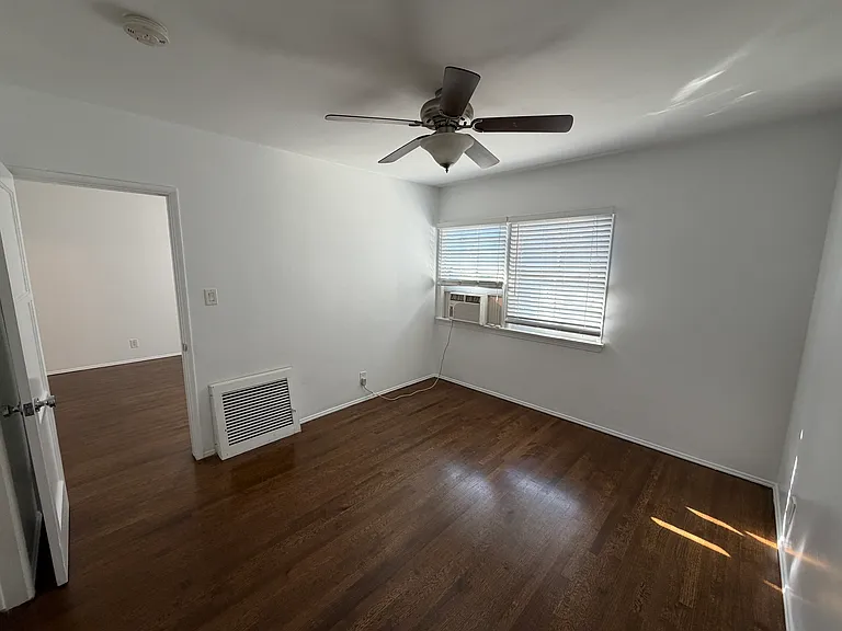 124 N Beachwood Dr — Photo 7