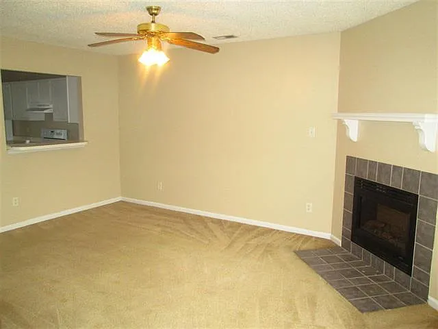 895 W Pueblo Drive — Photo 4