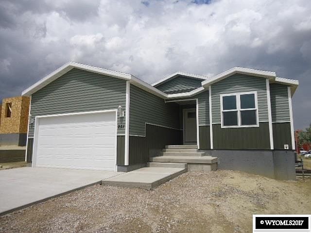 1st image of 251 Horseshoe Dr