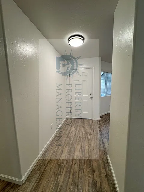 3 bed, 1861 sqft, $2,195 — Photo 3