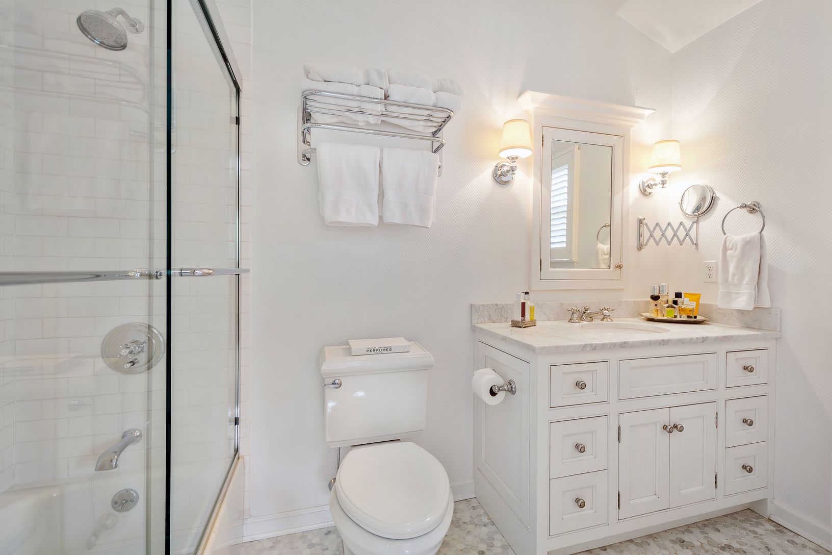 Primary suite full bath