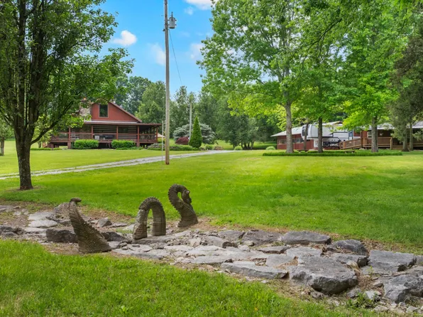 990 Bugscuffle Rd, Wartrace, TN 37183