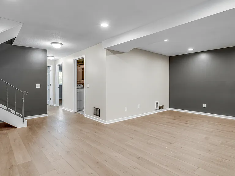 7416 Candlewood Dr N — Photo 20