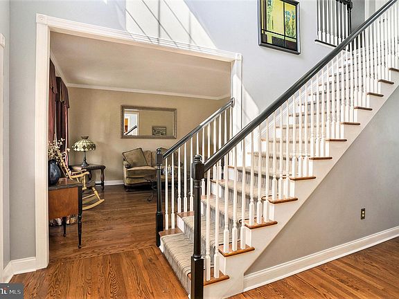 5th image of 309 Clover Ln