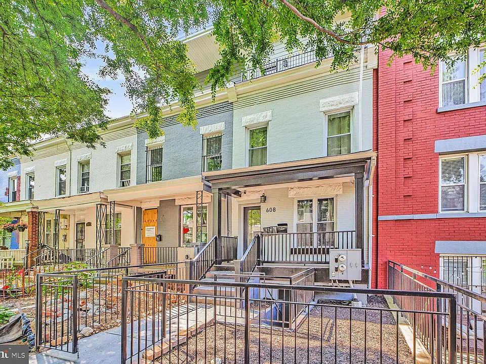 608 Irving St NW #1