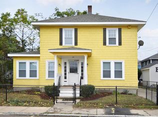 24 Oak Ave, Riverside, RI 02915