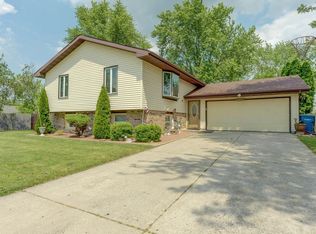 1005 Kentwood Ct, Dyer, IN 46311