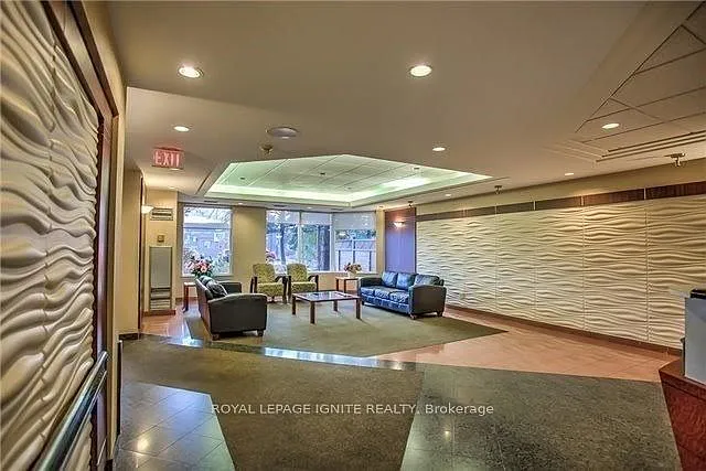 Building Photo - 135 Hillcrest Ave #1815