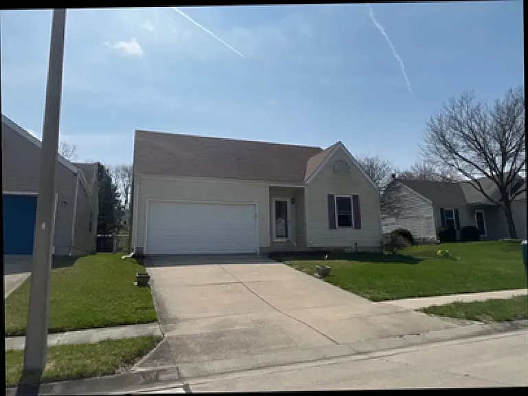 1600 Maureen Ct — Photo 2