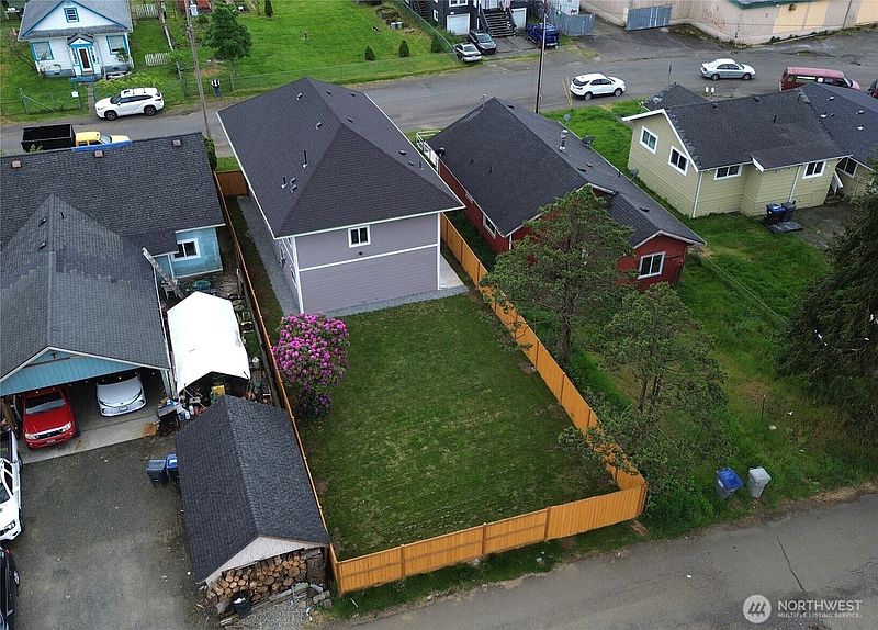 2nd image of 1010 Randall Street