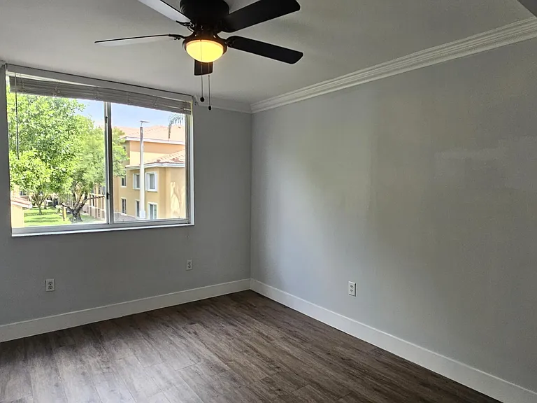 400 Scotia Dr #203 — Photo 36