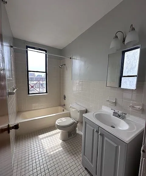 207 15th St #4L — Photo 5