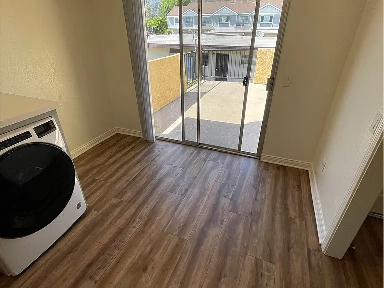 303 S Violet Ave #J — Photo 7