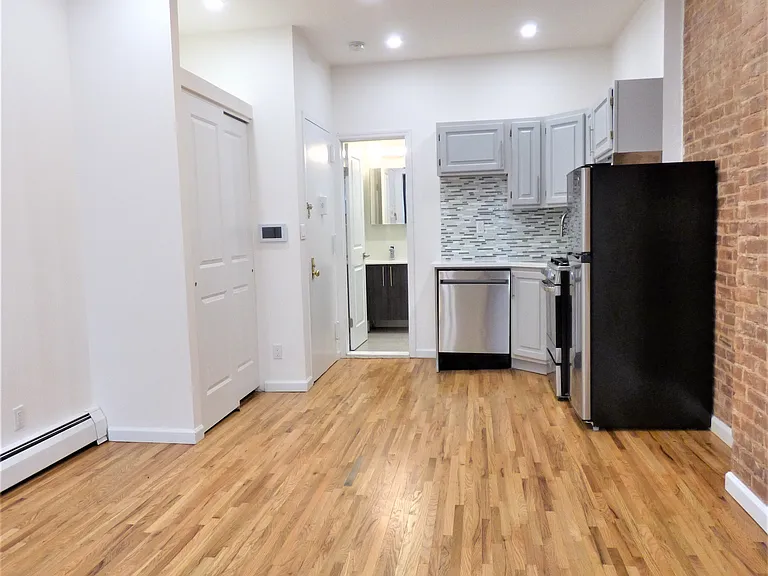 526 E 85th St #3A — Photo 2