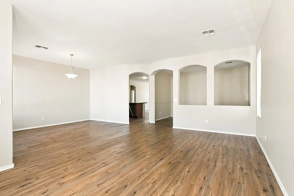 3 bed, 2.0 bath, 2266 sqft, $2,545 — Photo 3
