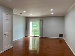 2491 Quick St APT 104, Herndon, VA 20171