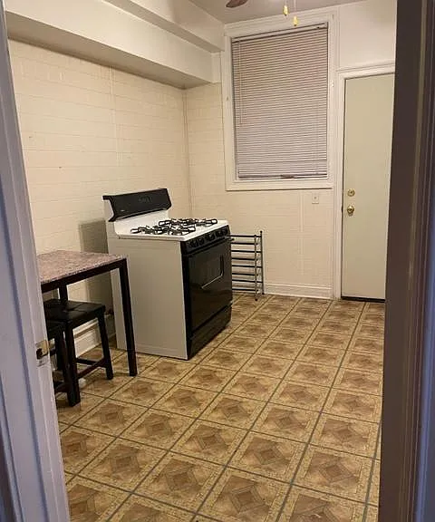 1119 N Harding Ave #1 — Photo 2