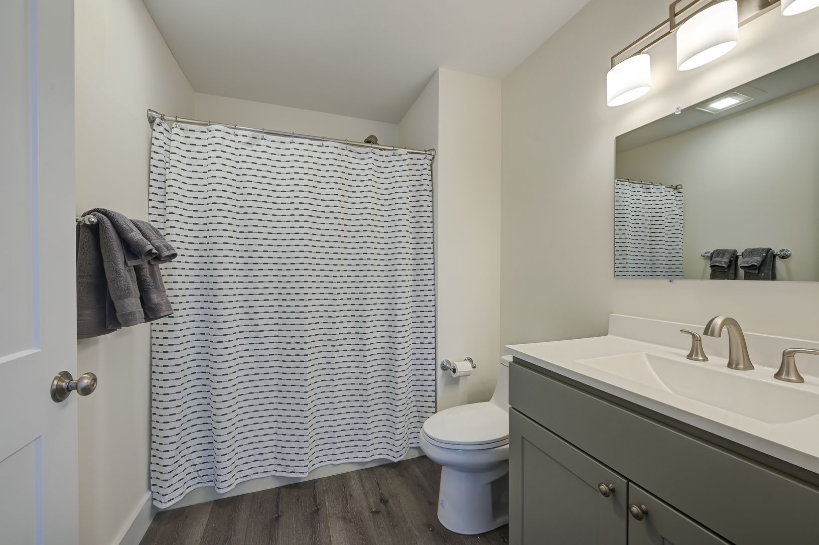  First floor full bathroom