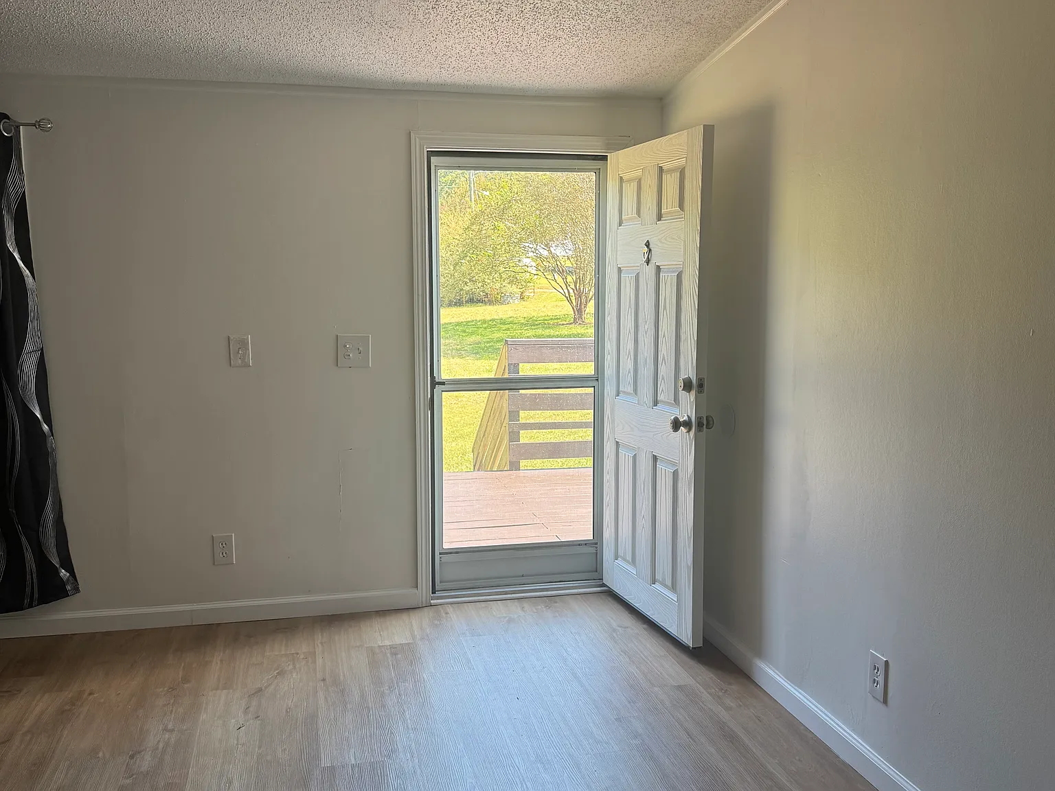 3 bed, 1200 sqft, $2,300 — Photo 4