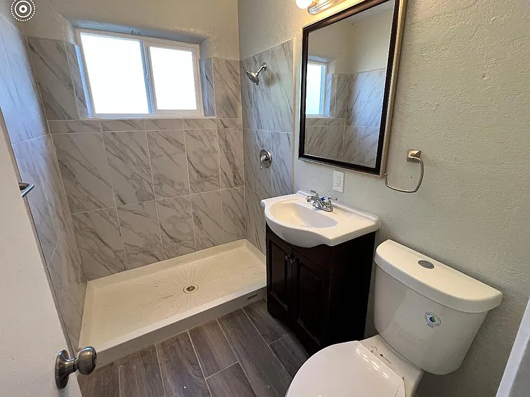433 General Somervell St NE — Photo 9