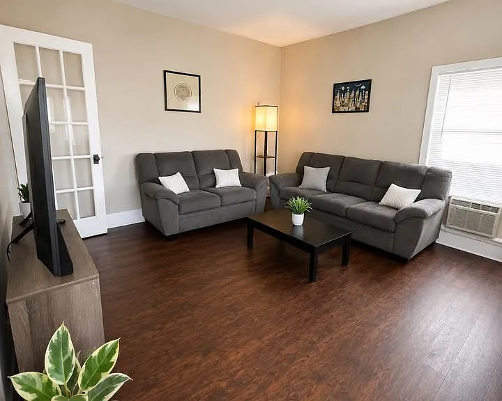 445 N Tioga St — Photo 1