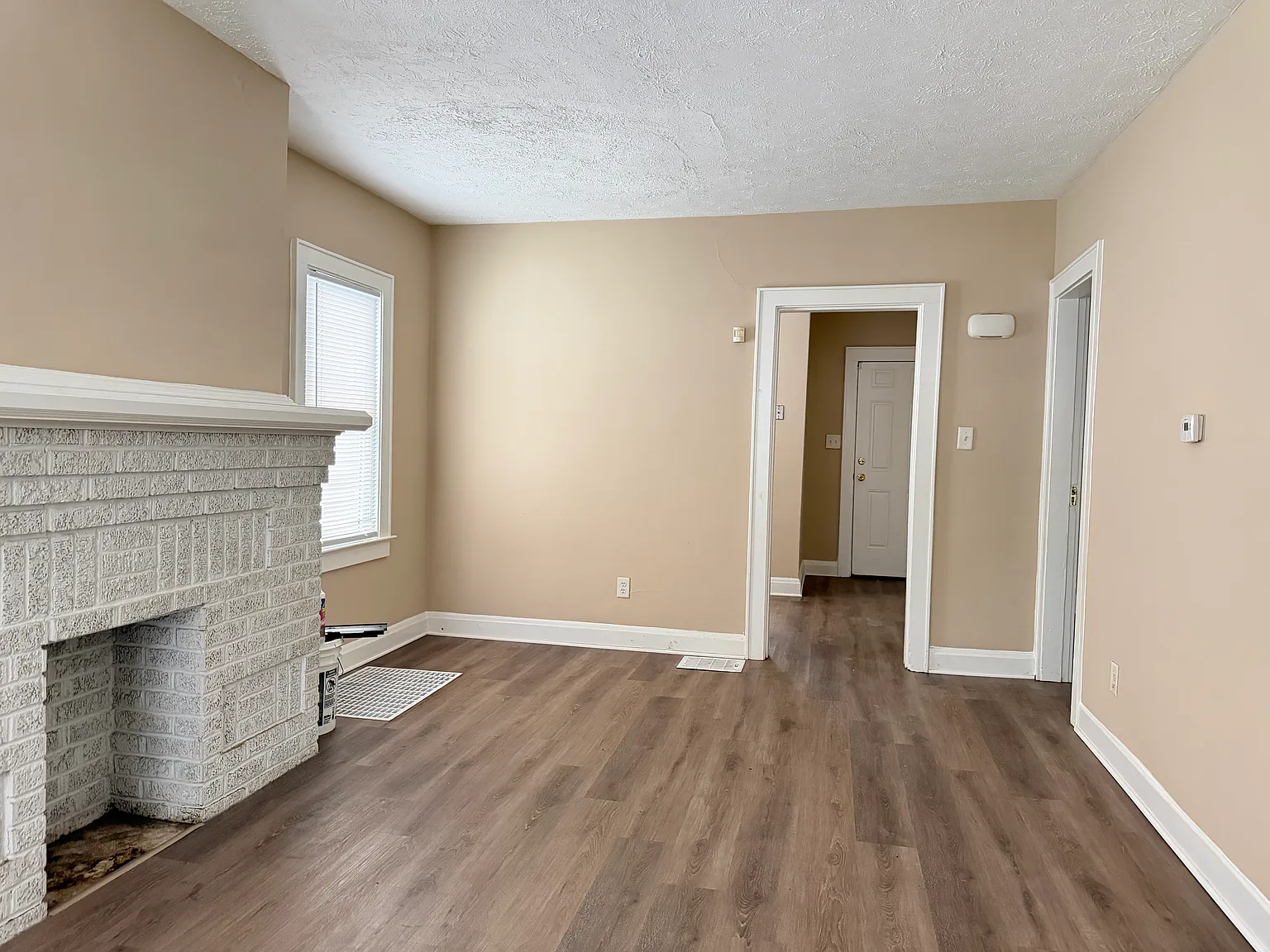 3 bed, 1106 sqft, $1,295 — Photo 2