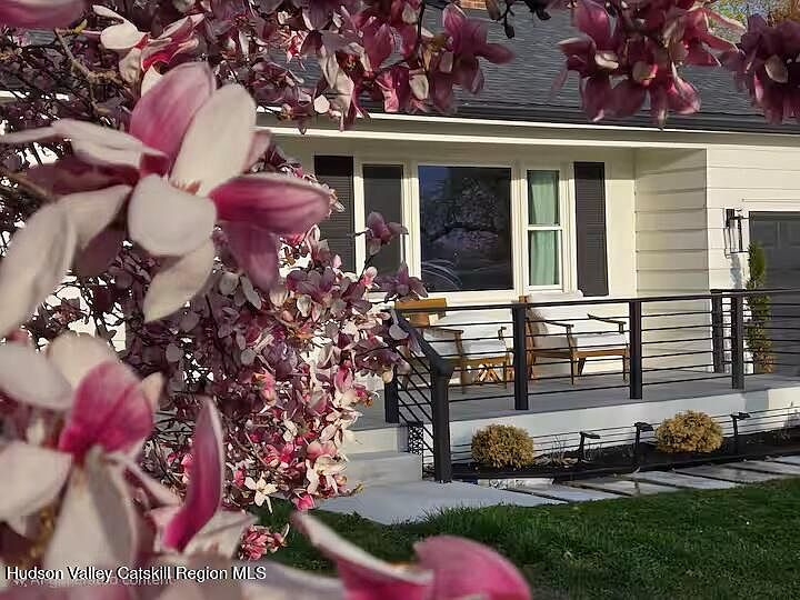 1st image of 212 Joslen Boulevard