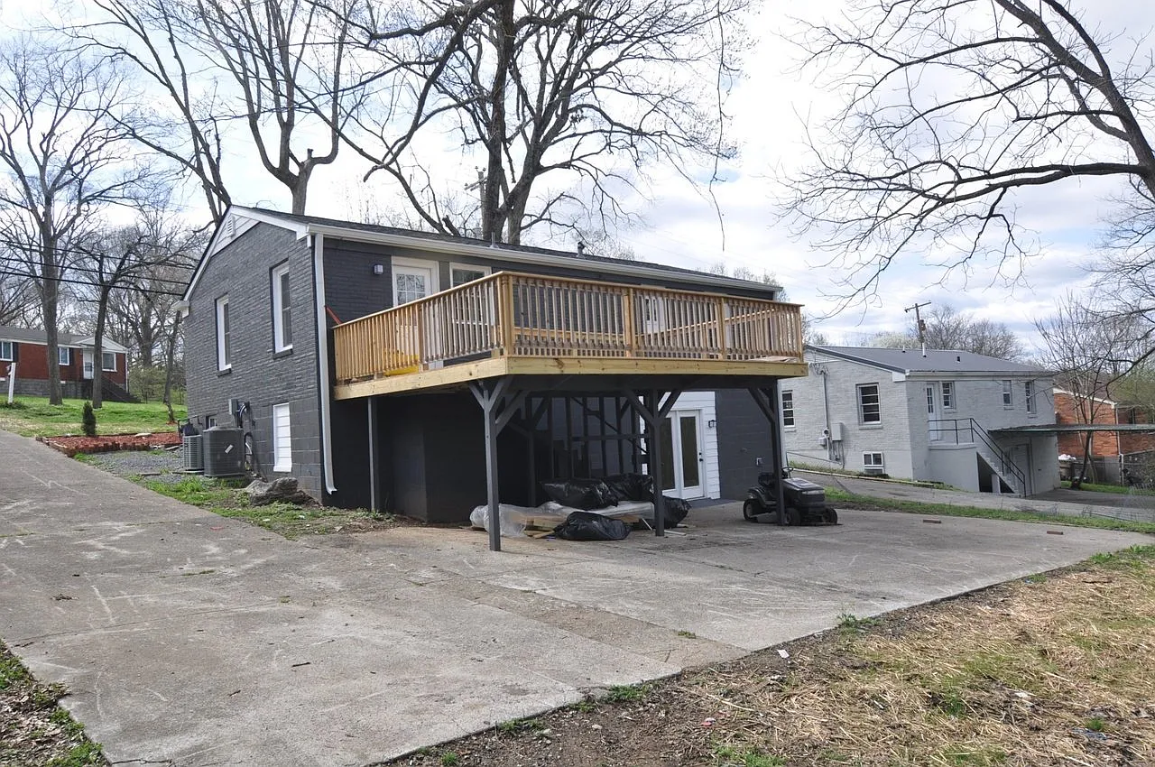 3 bed, 2.0 bath, 2295 sqft, $2,395 — Photo 2
