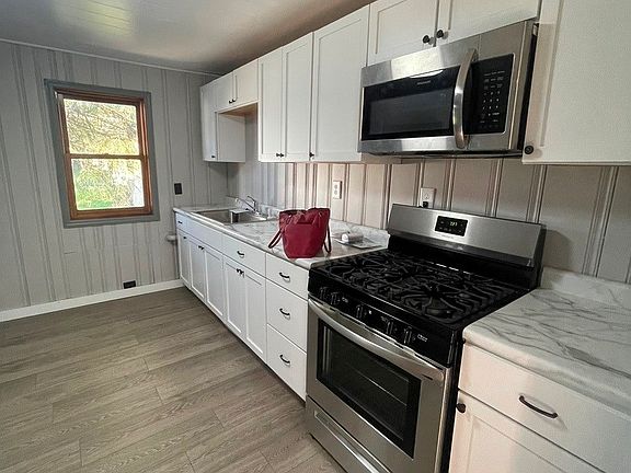 4th image of 1726 Ottawa Ave