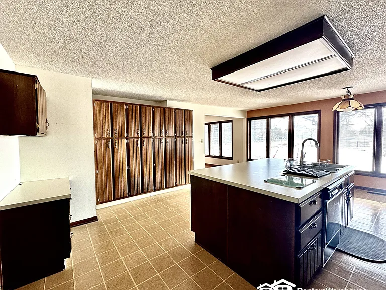 3006 Fleur Dr — Photo 8
