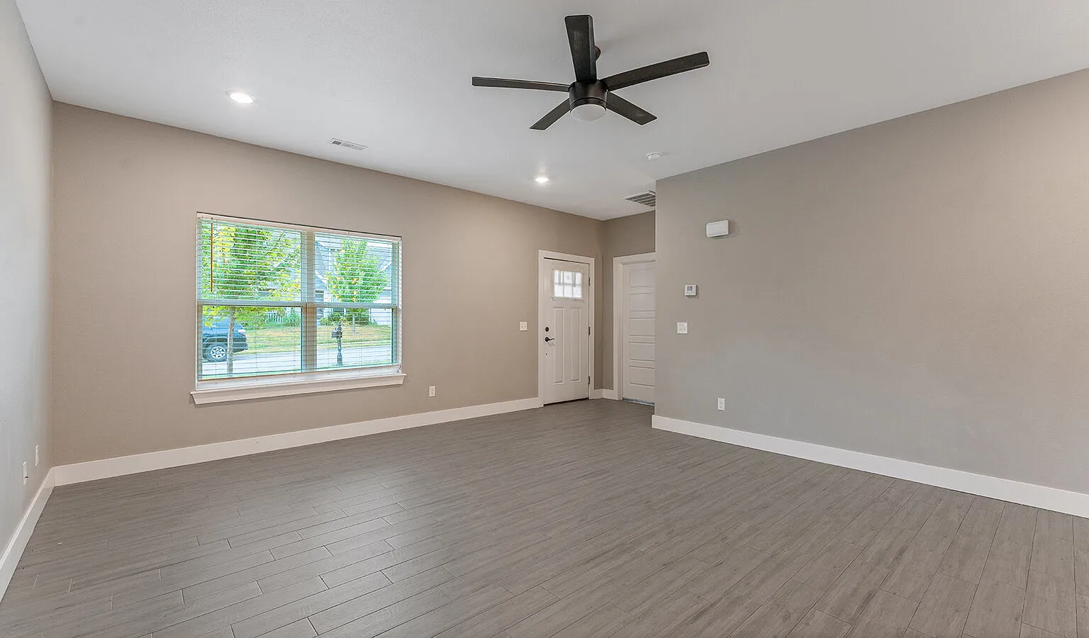 3 bed, 2.5 bath, 1752 sqft, $1,795 — Photo 3