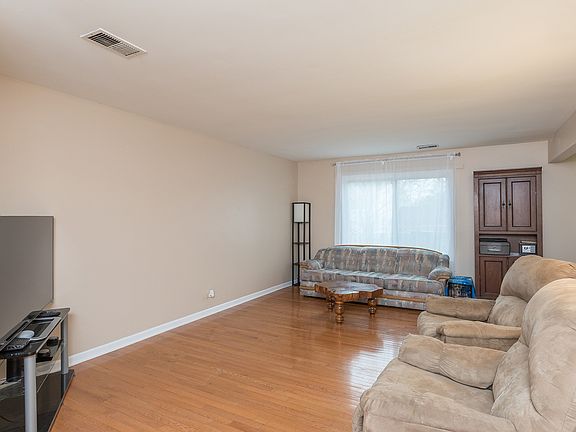 3rd image of 667 Sand Creek Dr