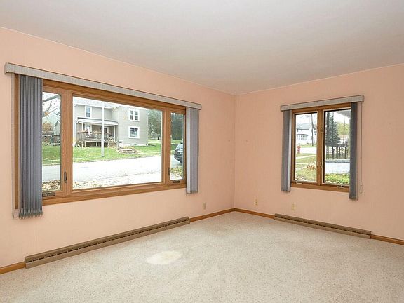 3rd image of 512 Dayton St