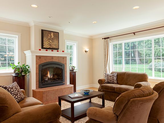 4th image of 11089 Fairmont Ln NE