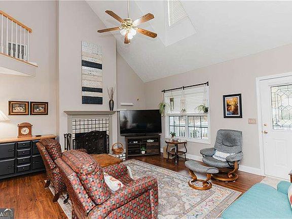 4th image of 609 Pool Rd