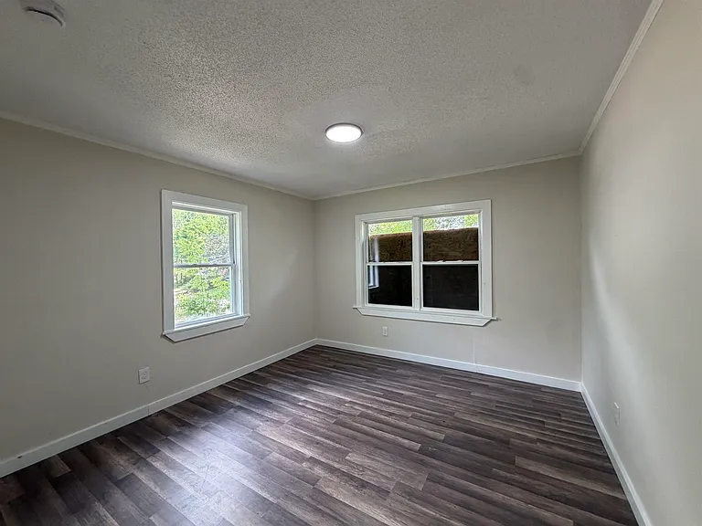 8 E Brooks Rd — Photo 9