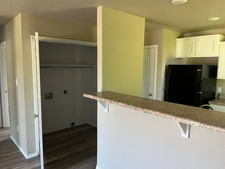 629 Alma Ave — Photo 4