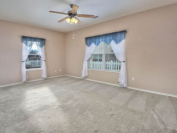 4th image of 585 Willoughby St