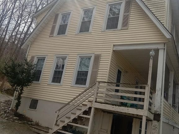 2nd image of 5 Sullivan Dr APT 4