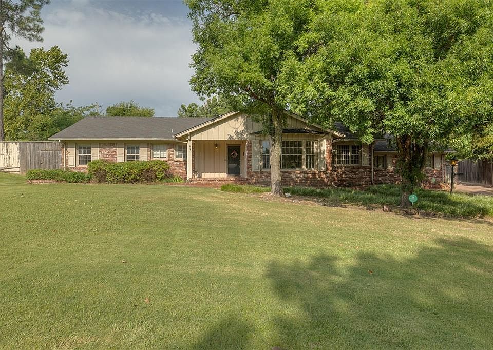 1st image of 4813 Larissa Ln