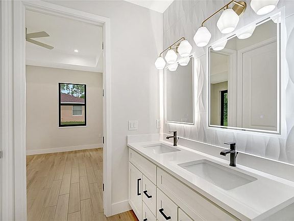 3rd image of 4476 Skyway Ave #4476