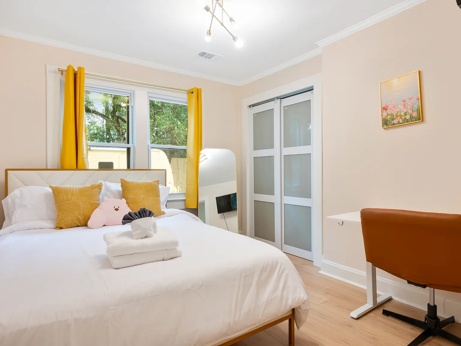 3 bed, $900 — Photo 1